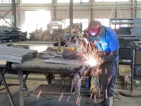 Steel Grating Workshop